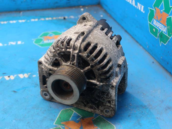 Begagnade Dynamo Renault Twingo II (CN) 1.2 16V Pris € 36,75 Marginaltabell erbjuds av Maresia Auto Recycling B.V.