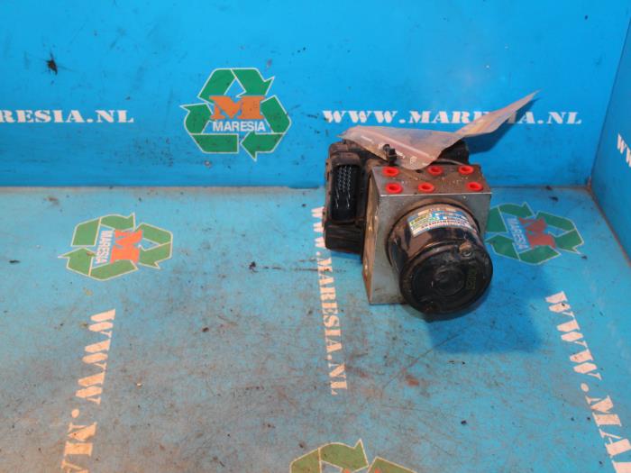 Gebrauchte ABS Pumpe Hyundai Santafe Preis € 68,25 Margenregelung angeboten von Maresia Auto Recycling B.V.
