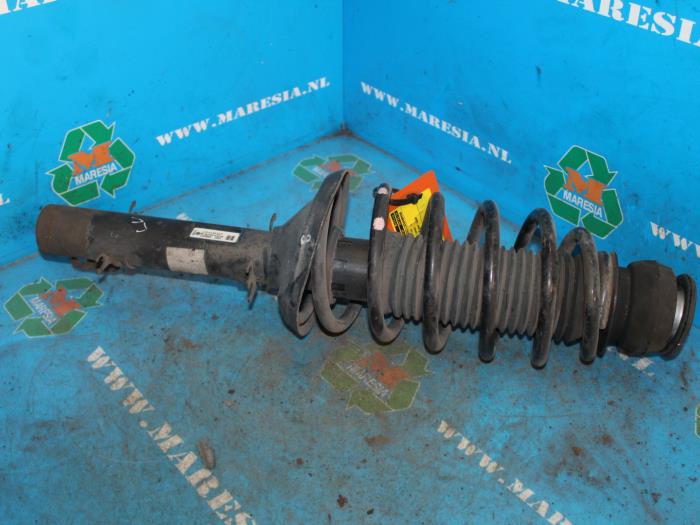 Front shock absorber rod, left from a Volkswagen Bora (1J2) 2.3 V5 1999