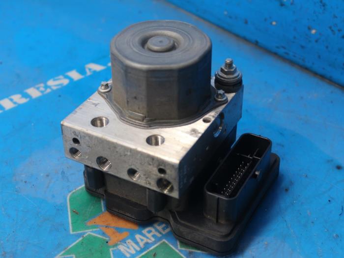 Usagé Pompe ABS Opel Adam 1.2 16V Prix € 63,00 Règlement à la marge proposé par Maresia Auto Recycling B.V.