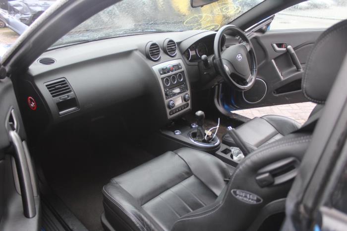 Cinturón de seguridad izquierda delante de un Hyundai Coupe 2.0i 16V CVVT 2006