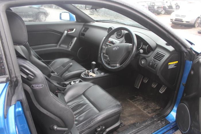 Cinturón de seguridad izquierda delante de un Hyundai Coupe 2.0i 16V CVVT 2006