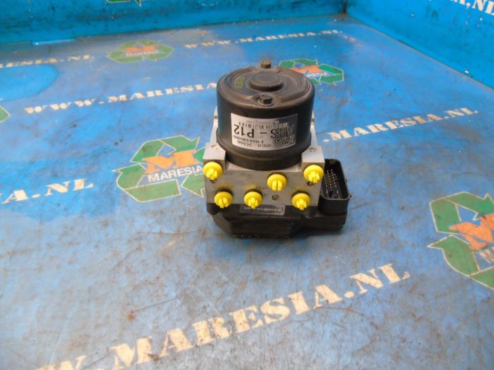 Usagé Pompe ABS Hyundai Coupe 2.0i 16V CVVT Prix € 78,75 Règlement à la marge proposé par Maresia Auto Recycling B.V.