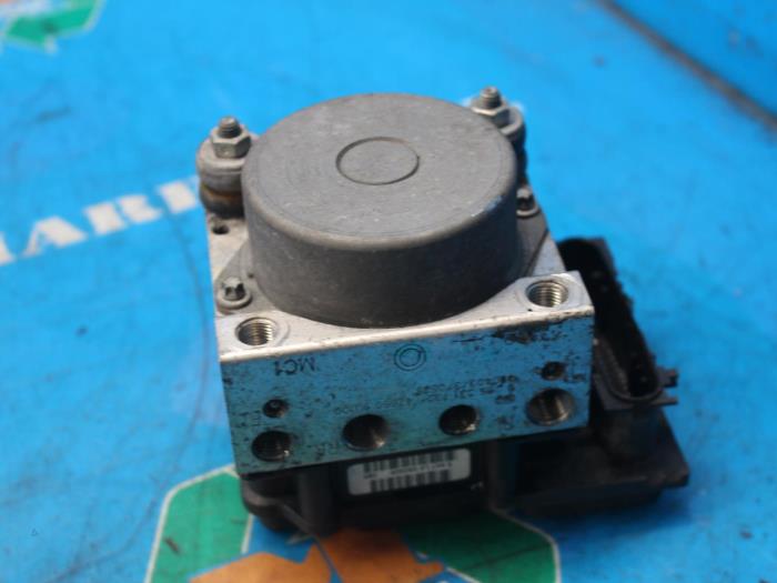 Begagnade ABS-pump Nissan Note (E11) 1.4 16V Pris € 73,50 Marginaltabell erbjuds av Maresia Auto Recycling B.V.