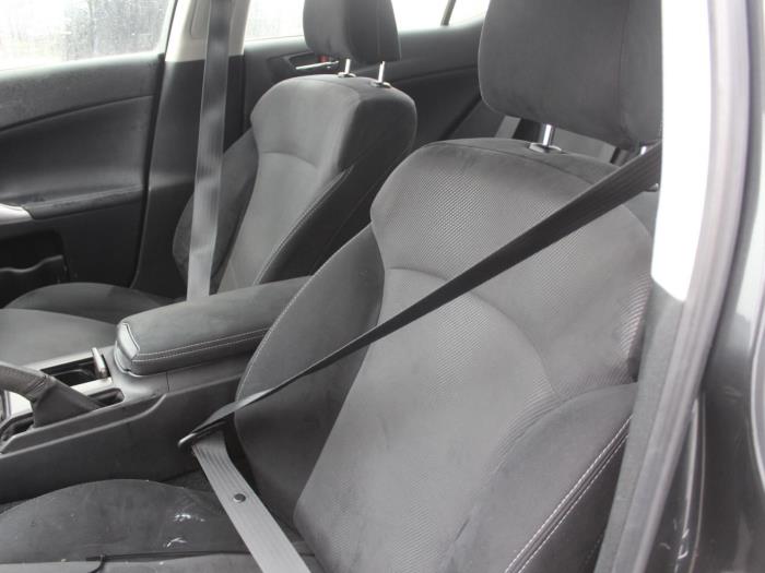 Cinturón de seguridad derecha delante de un Lexus IS (E2) 220d 16V 2009