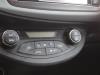 Panel de control de calefacción de un Toyota Yaris III (P13), 2010 / 2020 1.5 16V Hybrid, Hatchback, Eléctrico Gasolina, 1.497cc, 74kW (101pk), FWD, 1NZFXE, 2012-03 / 2020-06, NHP13 2015