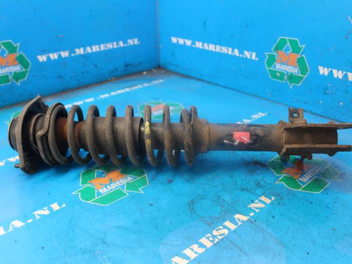 Fronts shock absorber, left from a Suzuki Wagon-R 1.0 12V 2007