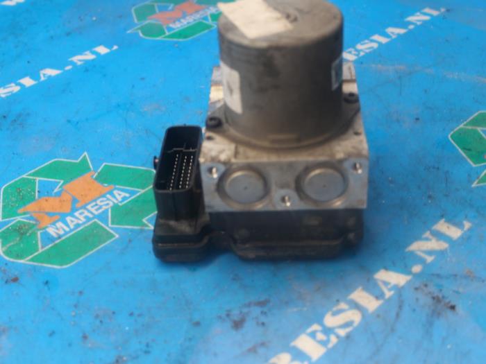 Begagnade ABS-pump Kia Venga 1.4 CVVT 16V Pris € 157,50 Marginaltabell erbjuds av Maresia Auto Recycling B.V.