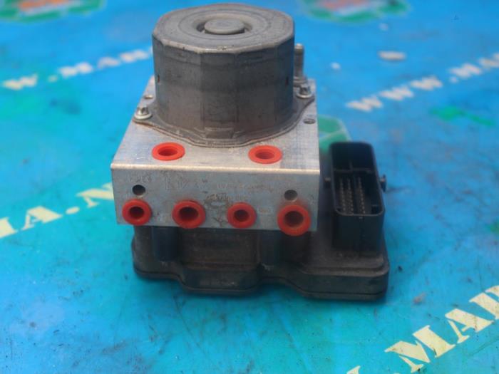 Begagnade ABS-pump Opel Corsa E Pris € 47,25 Marginaltabell erbjuds av Maresia Auto Recycling B.V.