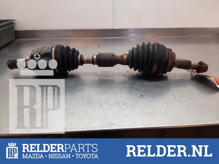 Front drive shaft, left from a Toyota Corolla Verso (R10/11) 2.2 D-4D 16V 2007