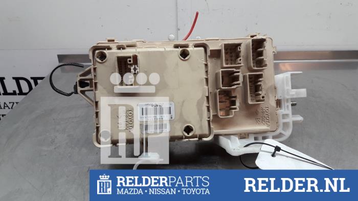 Fuse box from a Toyota Corolla Verso (R10/11) 2.2 D-4D 16V 2007
