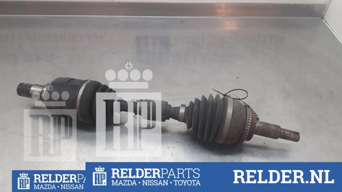 Front drive shaft, left from a Toyota Corolla Verso (R10/11) 2.2 D-4D 16V 2006