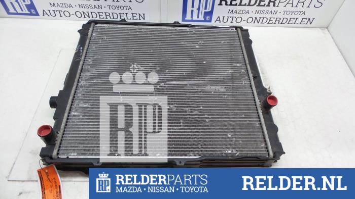 Radiator from a Toyota Hilux III 2.5 D4-D 100 16V 4x4 2003
