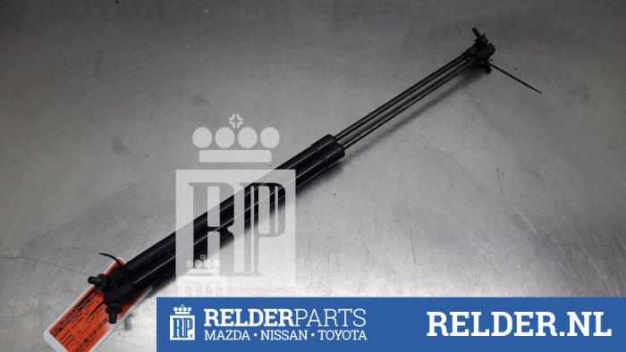 Set of tailgate gas struts from a Nissan Qashqai (J11) 1.5 dCi DPF 2015