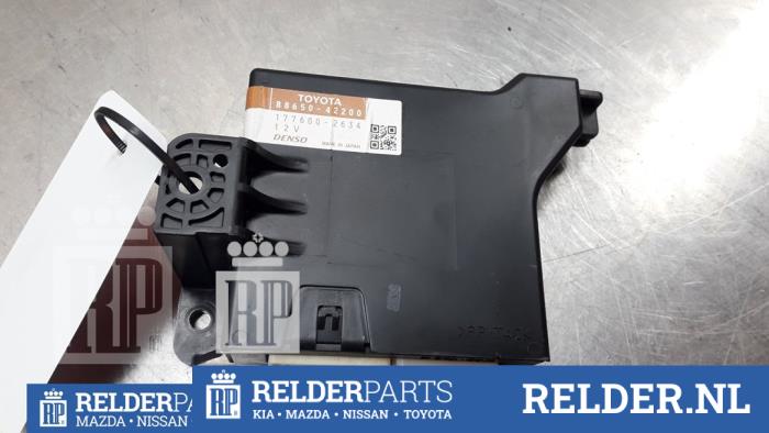 Usagé Ordinateur refroidisseur Toyota RAV4 (A3) 2.2 D-4D 16V 4x4 Prix € 45,00 Règlement à la marge proposé par Relder Parts B.V.