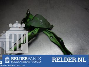 Gebrauchte Motorhaube Scharnier Mazda 2 (DE) 1.5 16V S-VT Preis € 23,00 Margenregelung angeboten von Relder Parts B.V.