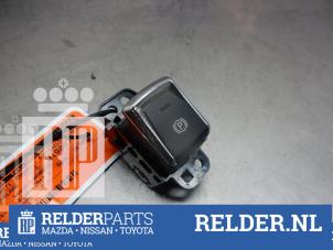 Gebrauchte Handbremse Schalter Nissan Qashqai (J11) 1.2 DIG-T 16V Preis € 32,00 Margenregelung angeboten von Relder Parts B.V.