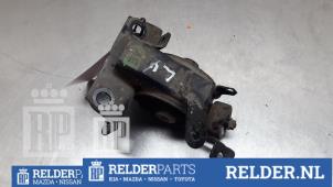 Engine mount from a Toyota Avensis Wagon (T25/B1E) 2.0 16V VVT-i D4 2004