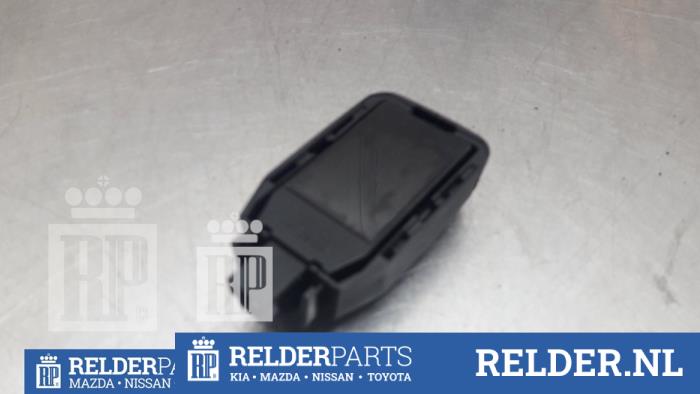 Begagnade Regnsensor Toyota RAV4 (A3) 2.0 16V Valvematic 4x2 Pris € 45,00 Marginaltabell erbjuds av Relder Parts B.V.