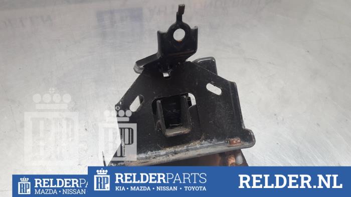 Used Engine mount Toyota Yaris II (P9) 1.33 16V Dual VVT-I Price € 35,00 Margin scheme offered by Relder Parts B.V.