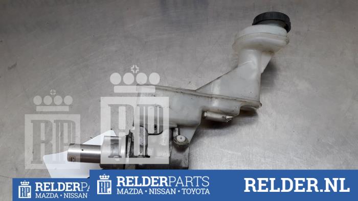 Master cylinder from a Nissan X-Trail (T31) 2.0 XE,SE,LE dCi 16V 4x2 2010