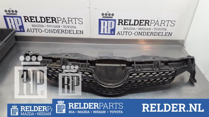 Używane Grill Toyota Auris (E15) 1.4 D-4D-F 16V Cena € 30,00 Procedura marży oferowane przez Relder Parts B.V.
