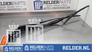 Used Front wiper arm Mazda CX-7 2.2 MZR-CD 16V Price € 45,00 Margin scheme offered by Relder Parts B.V.