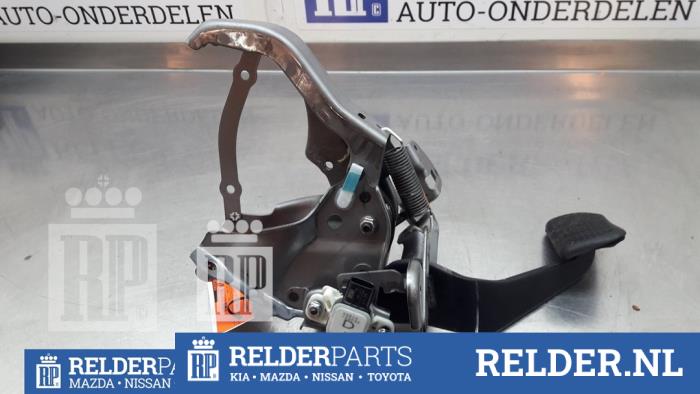 Używane Pedal hamulca Toyota RAV4 (A4) 2.5 Hybrid 16V VVT-i 4x4 Cena € 45,00 Procedura marży oferowane przez Relder Parts B.V.