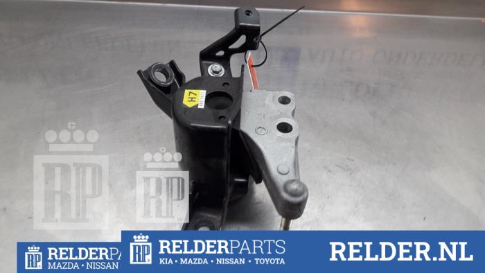 Used Engine mount Toyota RAV4 (A4) 2.5 Hybrid 16V VVT-i 4x4 Price € 68,00 Margin scheme offered by Relder Parts B.V.