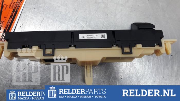 Begagnade Innerdisplay Toyota RAV4 (A4) 2.5 Hybrid 16V VVT-i 4x2 Pris € 68,00 Marginaltabell erbjuds av Relder Parts B.V.
