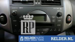 Usagé Radio/Lecteur CD Toyota RAV4 (A3) 2.2 D-CAT 16V 4x4 Prix € 135,00 Règlement à la marge proposé par Relder Parts B.V.