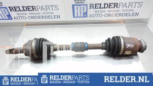 Usagé Arbre de transmission avant droit Mazda 3 Sport (BK14) 1.6i 16V Prix € 45,00 Règlement à la marge proposé par Relder Parts B.V.