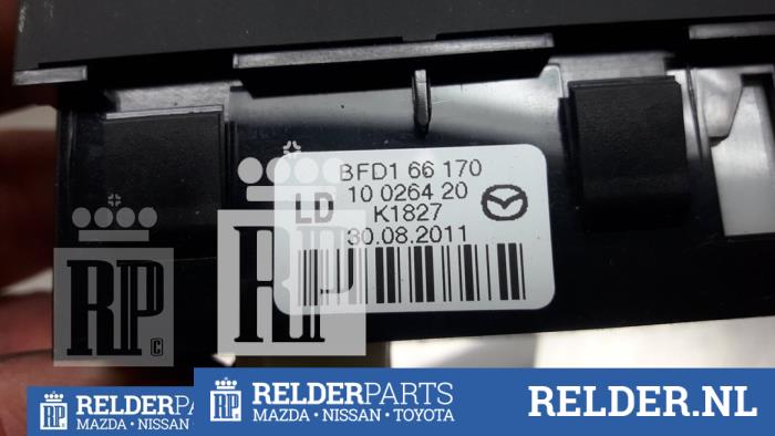 Interruptor faro lhv de un Mazda 3 (BL12/BLA2/BLB2) 1.6 CiTD 16V 2013