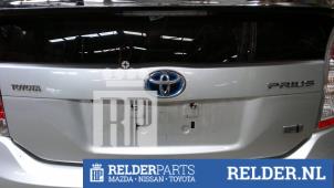 Używane Uchwyt tylnej klapy Toyota Prius (ZVW3) 1.8 16V Cena € 45,00 Procedura marży oferowane przez Relder Parts B.V.