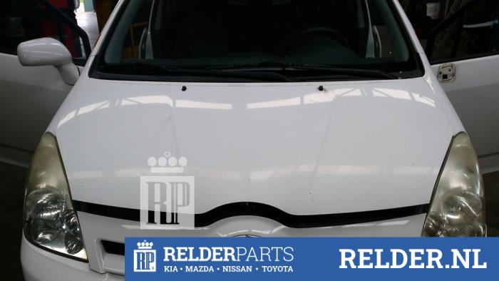 Używane Maska Toyota Corolla Verso (R10/11) 1.6 16V VVT-i Cena € 60,00 Procedura marży oferowane przez Relder Parts B.V.
