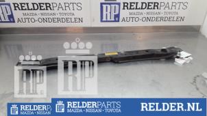 Używane Plyta zamka przedniego Toyota RAV4 (A2) 1.8 16V VVT-i 4x2 Cena € 25,00 Procedura marży oferowane przez Relder Parts B.V.