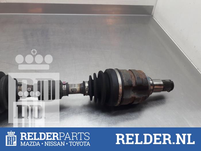 Front drive shaft, left from a Toyota Corolla Verso (R10/11) 2.2 D-4D 16V Cat Clean Power 2008