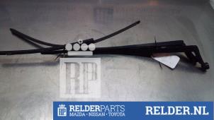 Used Front wiper arm Toyota Avensis Wagon (T27) 1.6 16V D-4D Price € 50,00 Margin scheme offered by Relder Parts B.V.