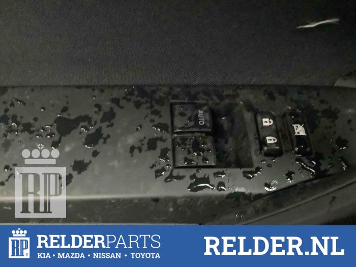 Usados Interruptor de ventanilla eléctrica Toyota Auris (E18) 1.6 Dual VVT-i 16V Precio € 75,00 Norma de margen ofrecido por Relder Parts B.V.