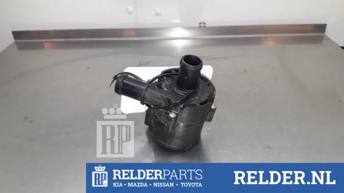 Usagé Pompe à eau Nissan Qashqai (J11) 1.3 DIG-T 160 16V Prix € 50,00 Règlement à la marge proposé par Relder Parts B.V.