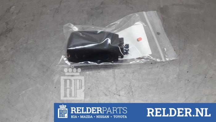 Begagnade Regnsensor Toyota Verso S 1.33 16V Dual VVT-I Pris € 45,00 Marginaltabell erbjuds av Relder Parts B.V.
