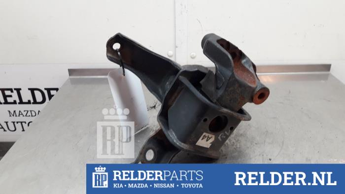 Used Engine mount Toyota Yaris III (P13) 1.4 D-4D-F Price € 30,00 Margin scheme offered by Relder Parts B.V.
