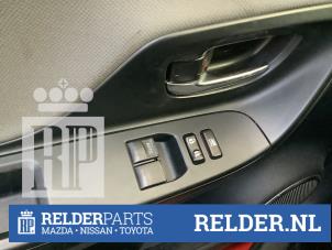 Usados Interruptor de ventanilla eléctrica Toyota Yaris III (P13) 1.5 16V Hybrid Precio € 45,00 Norma de margen ofrecido por Relder Parts B.V.