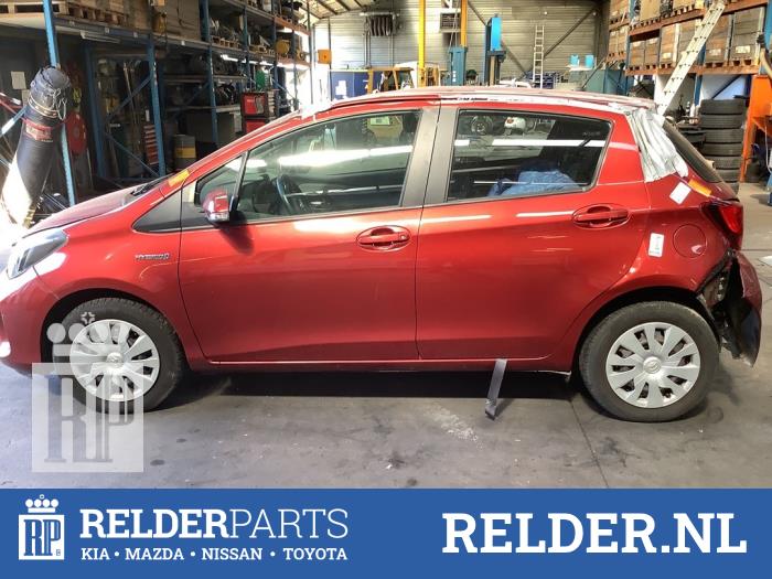 Fuel tank filler pipe Toyota Yaris III 1.5 16V Hybrid YARIS