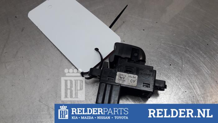 Usados Interruptor de ventanilla eléctrica Nissan Leaf (ZE0) Leaf Precio € 25,00 Norma de margen ofrecido por Relder Parts B.V.