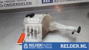 Usagé Réservoir lave-glace avant Toyota Yaris (P1) 1.0 16V VVT-i Prix € 25,00 Règlement à la marge proposé par Relder Parts B.V.