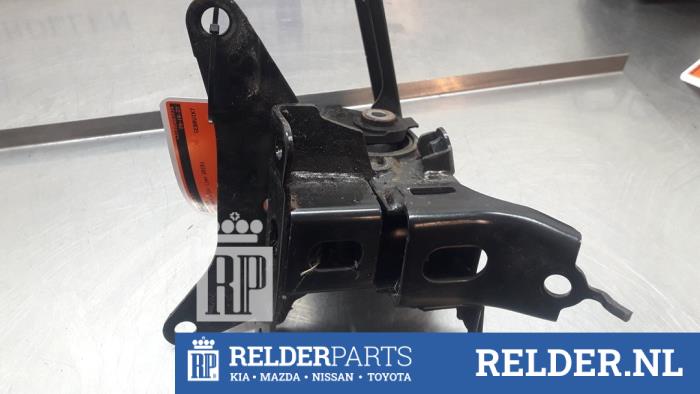 Used Engine mount Toyota Yaris III (P13) 1.5 16V Hybrid Price € 35,00 Margin scheme offered by Relder Parts B.V.