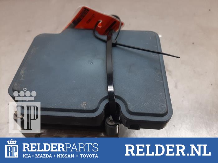 Usagé Ordinateur ABS Toyota Aygo (B40) 1.0 12V VVT-i Prix € 75,00 Règlement à la marge proposé par Relder Parts B.V.