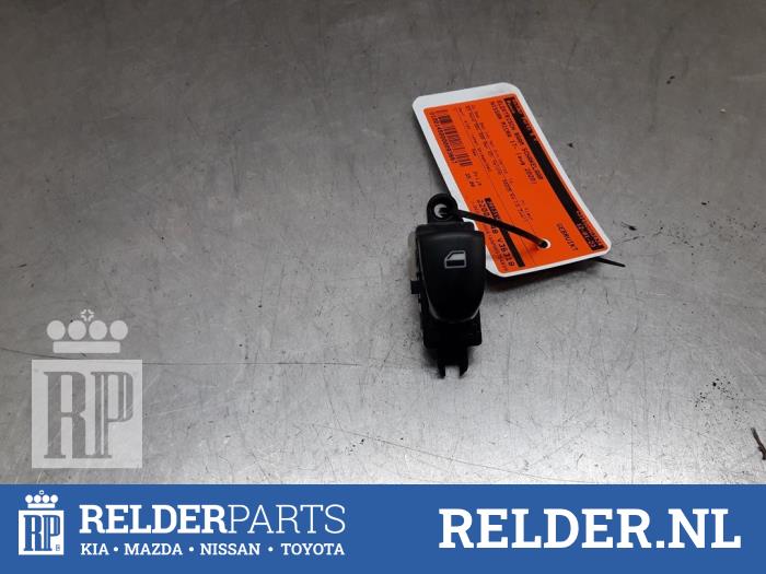 Usados Interruptor de ventanilla eléctrica Nissan Micra (K14) 1.0 IG-T 100 Precio € 35,00 Norma de margen ofrecido por Relder Parts B.V.