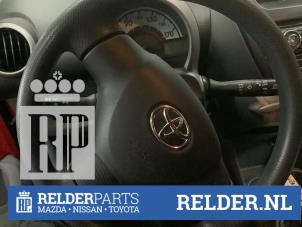 Używane Poduszka powietrzna lewa (kierownica) Toyota Aygo (B10) 1.0 12V VVT-i Cena € 50,00 Procedura marży oferowane przez Relder Parts B.V.